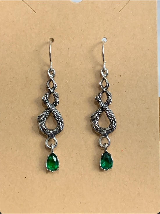 Jewelry - Silver tone twisted vine earrings with green stone